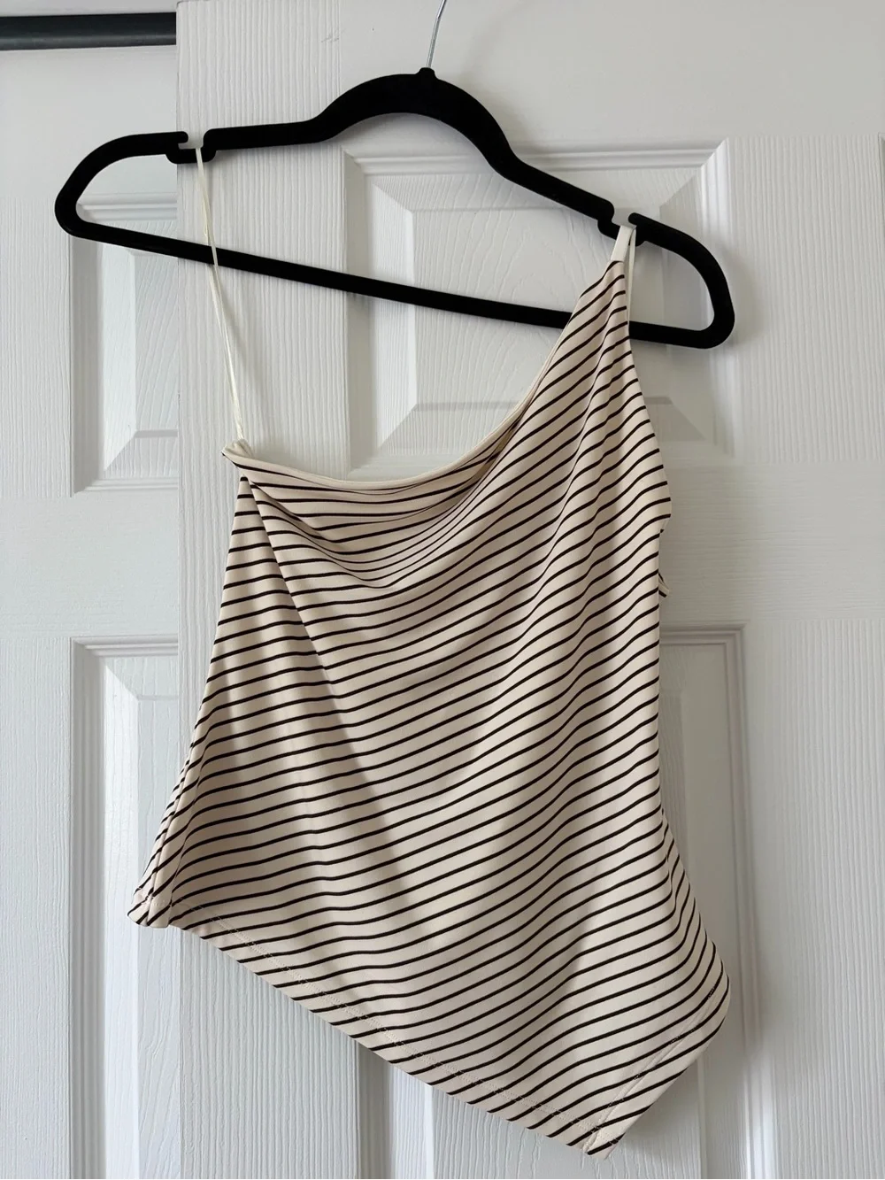 Abercrombie & Fitch One-Shoulder Striped Tank Top in Cream and Black size S - Picture 5 of 7